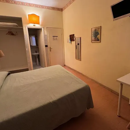 Hotel Ely *