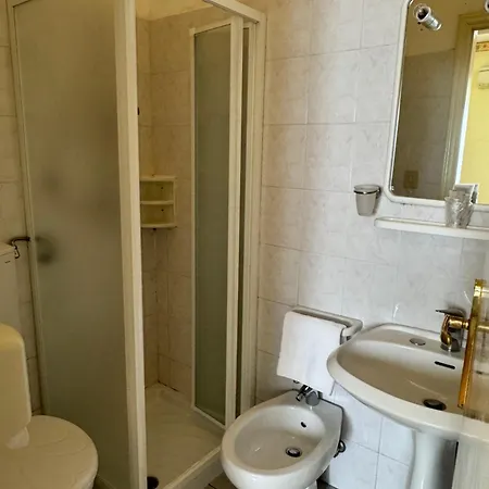 Ely Hotel