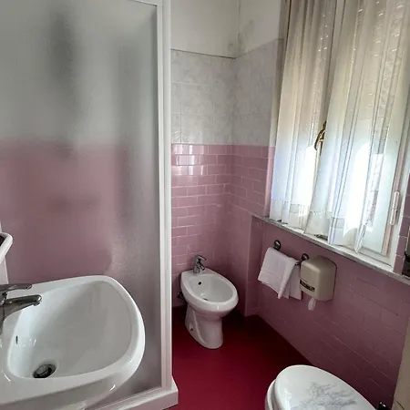 Ely Hotel *