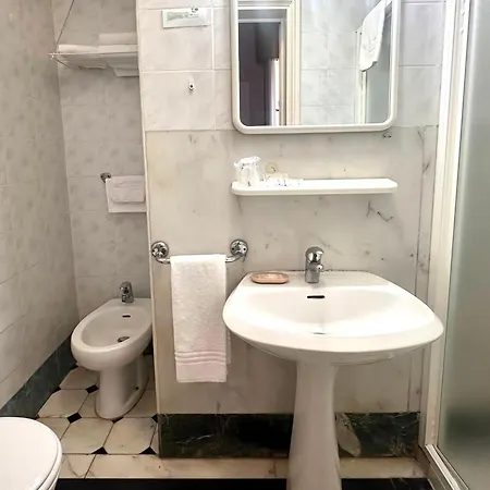Ξενοδοχείο Ely 2*